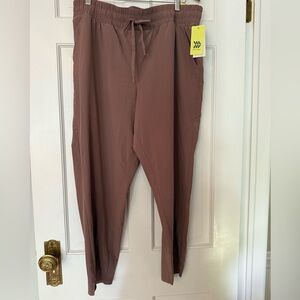 Women’s Mauve lightweight stretch tapered Pants